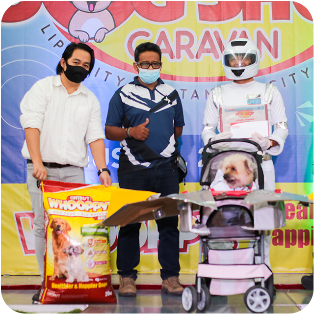 whooppy-dog-caravan1